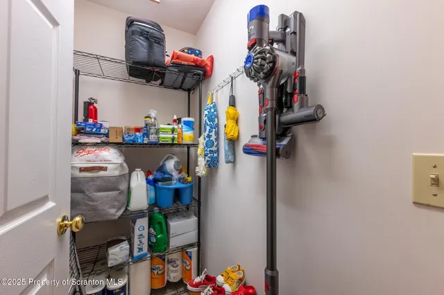 $579,900 | 64 Green Briar Drive, Moscow, PA 18444