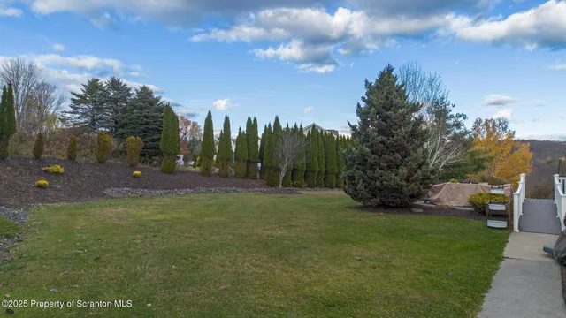 $579,900 | 64 Green Briar Drive, Moscow, PA 18444