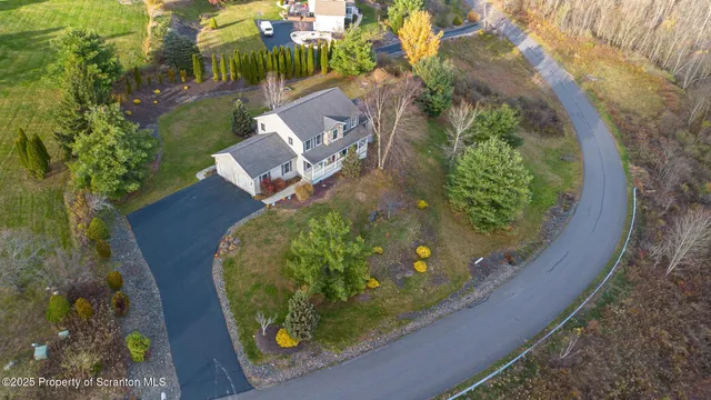 $579,900 | 64 Green Briar Drive, Moscow, PA 18444