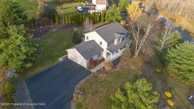 $579,900 | 64 Green Briar Drive, Moscow, PA 18444