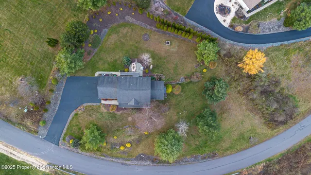 $579,900 | 64 Green Briar Drive, Moscow, PA 18444