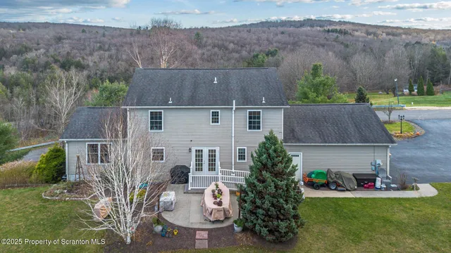 $579,900 | 64 Green Briar Drive, Moscow, PA 18444