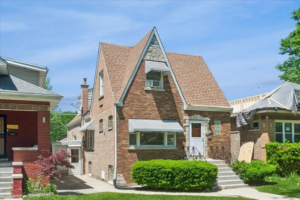 $2,000 | 2044 North Newland Avenue, Unit 1, Chicago, IL 60707