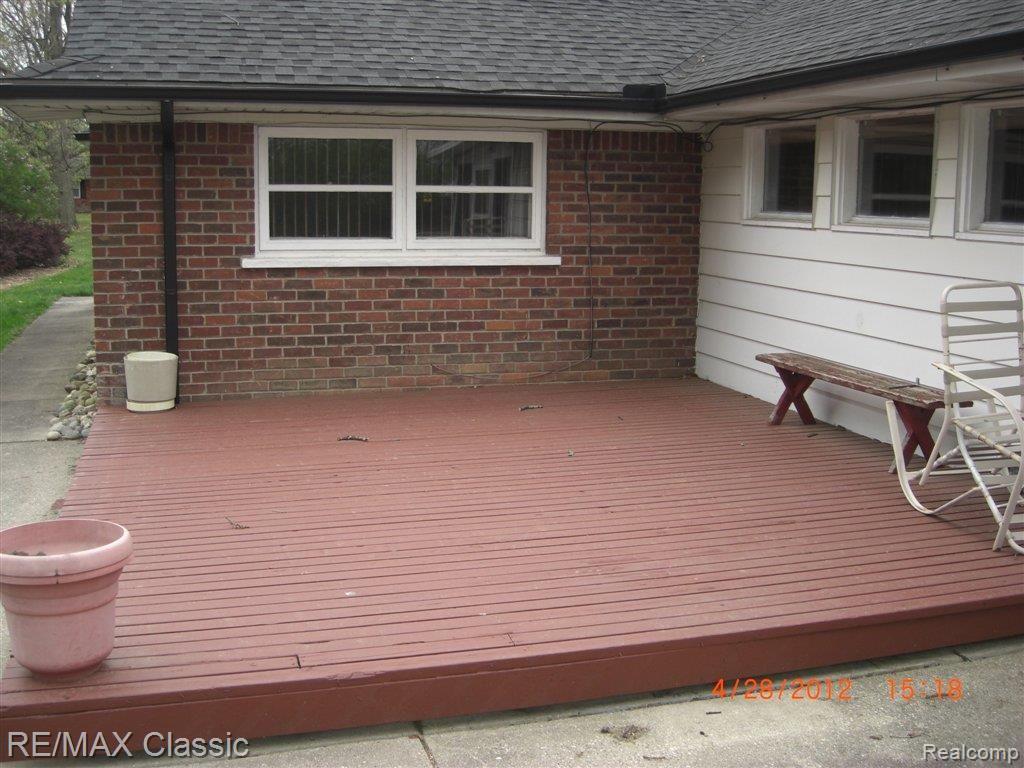 23951 Berg Road Southfield, MI 48033 - Photo 15 of 16 Berg deck.JPG