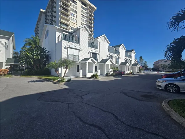 $2,900 | 320 Island Way, Unit 106, Clearwater Beach, FL 33767