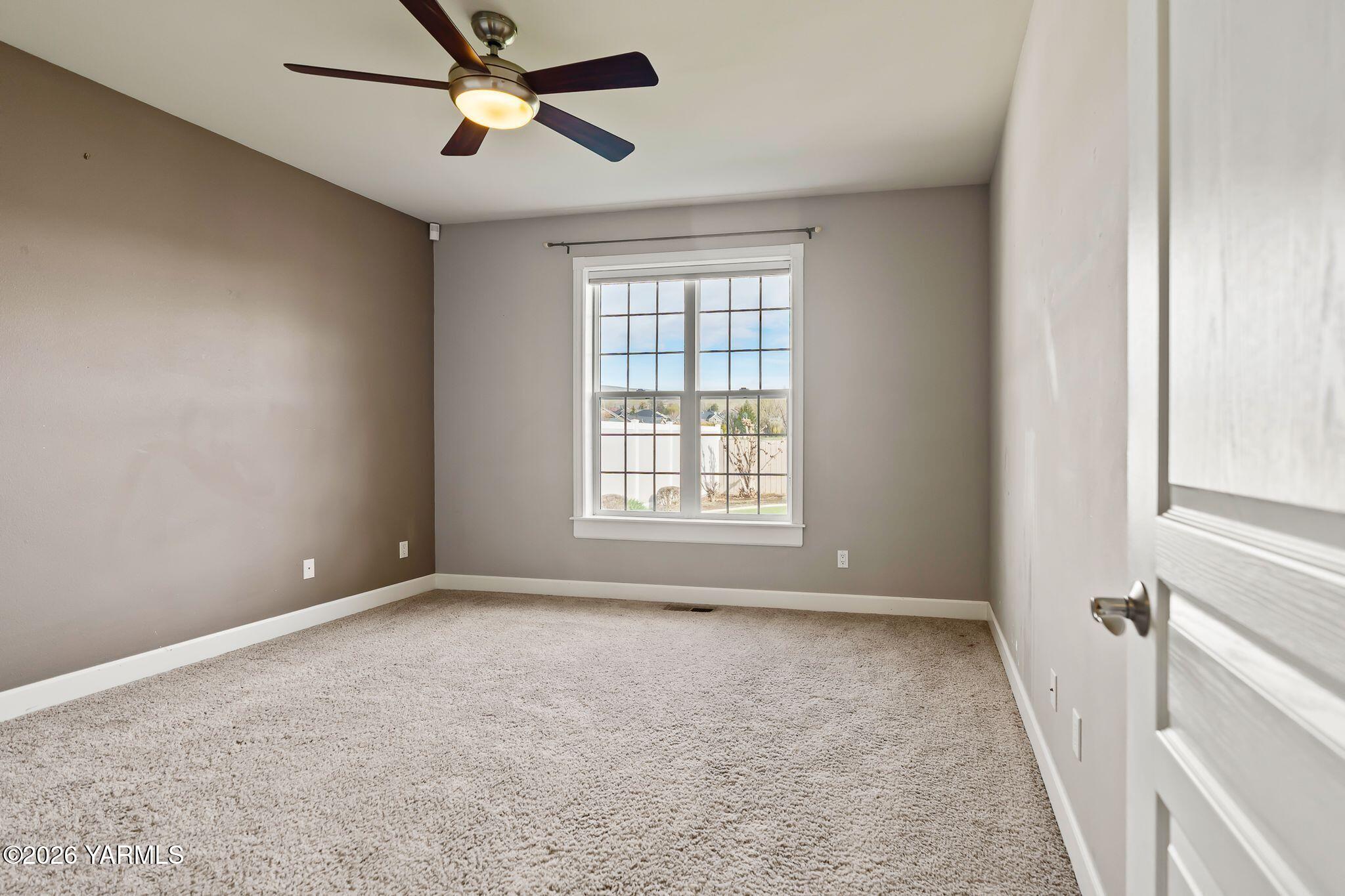 8507 Midvale Road Yakima, WA 98908 - Photo 17 of 24 a view of room with a ceiling fan and window