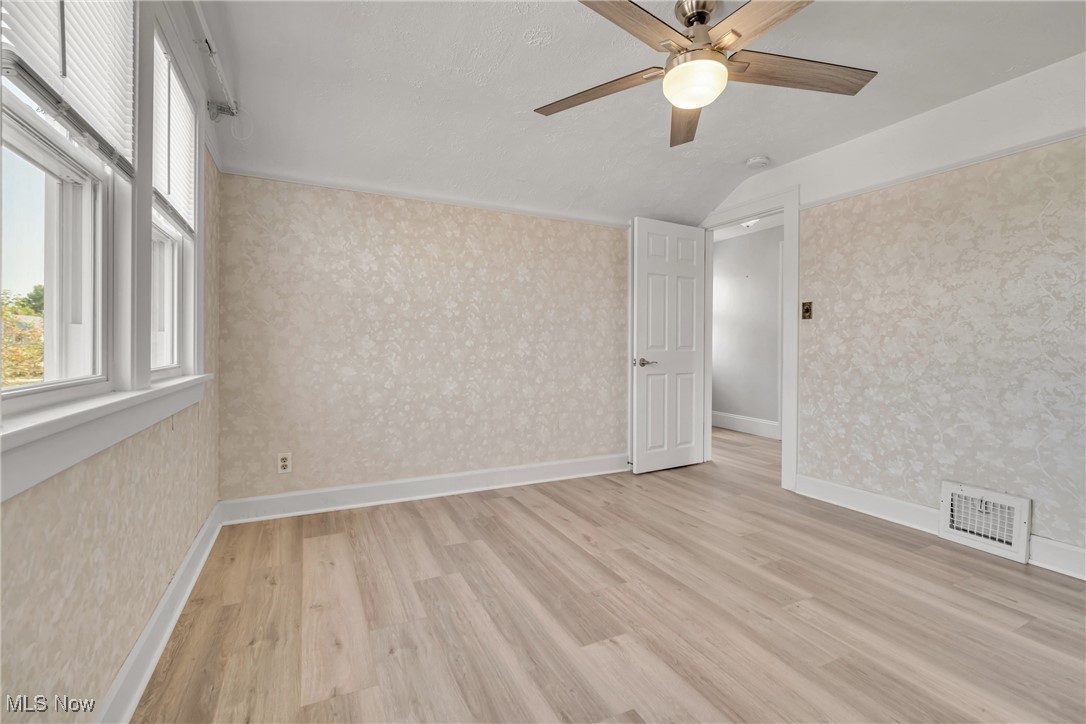 7801 Ridgefield Avenue Cleveland, OH 44129 - Photo 13 of 37