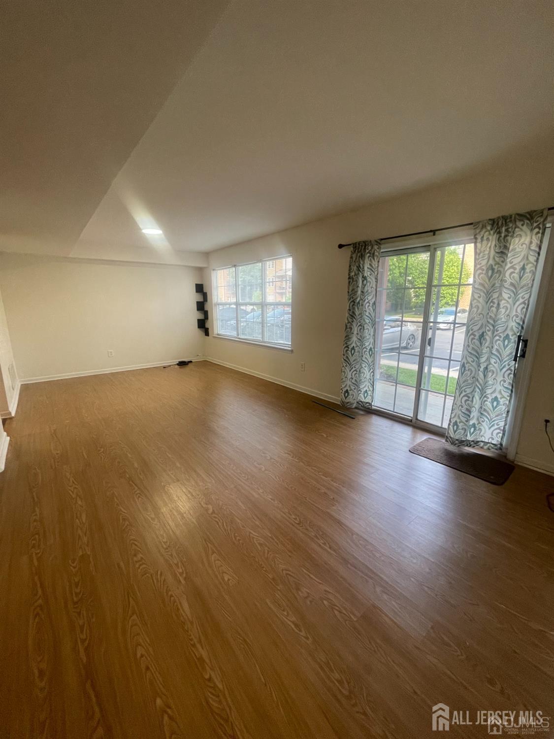 1503 Plymouth Road North Brunswick, NJ 08902 - Photo 7 of 22