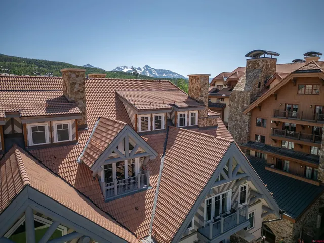 a view of a houses with sky view