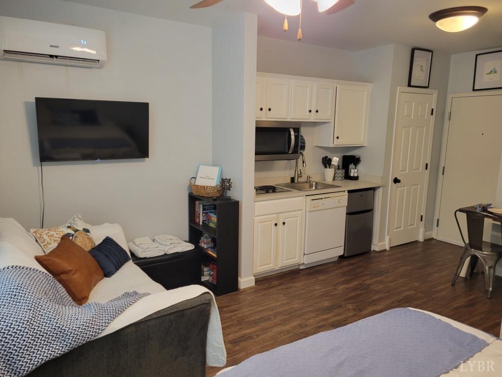 1245 Graves Harbor Trail, Unit 2103 Huddleston, VA 24104 - Photo 4 of 27