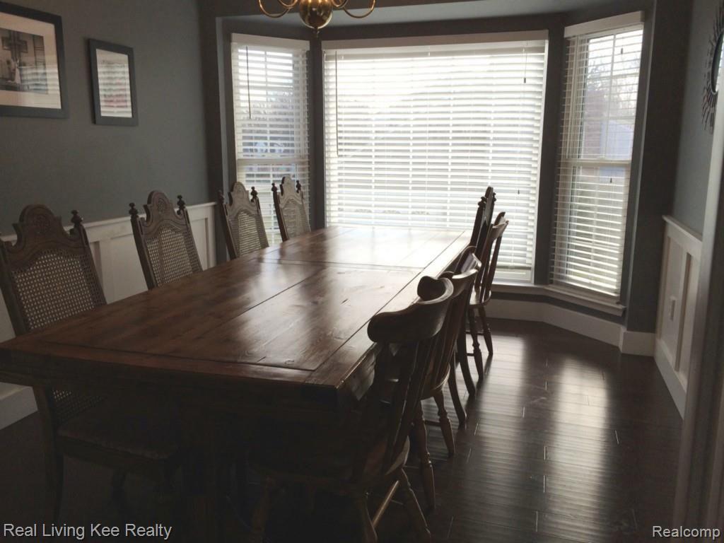 Dining room 2 less sun.jpg