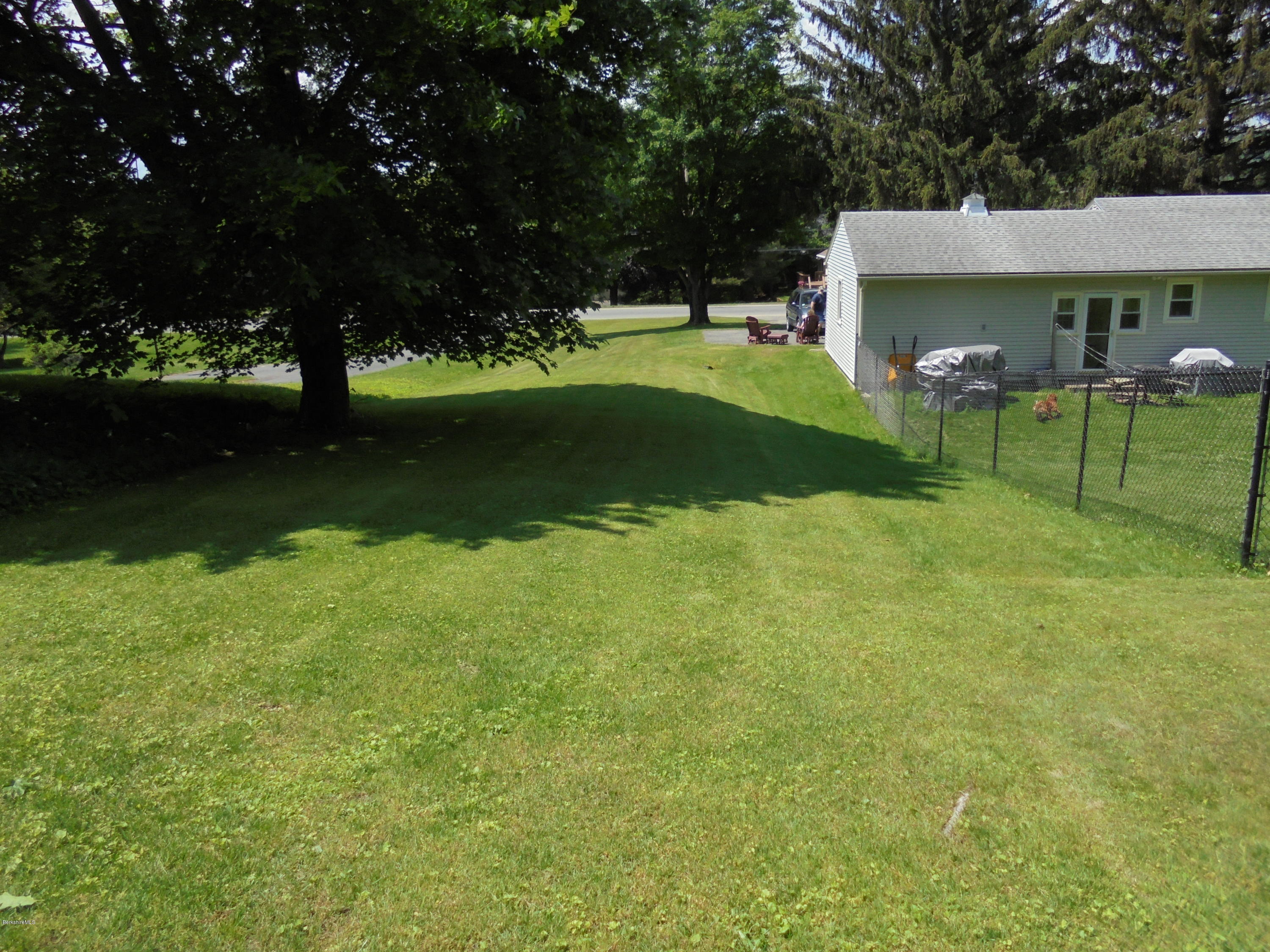 562 Pecks Road Pittsfield, MA 01201 - Photo 4 of 21 2017-06-01 13.08.25