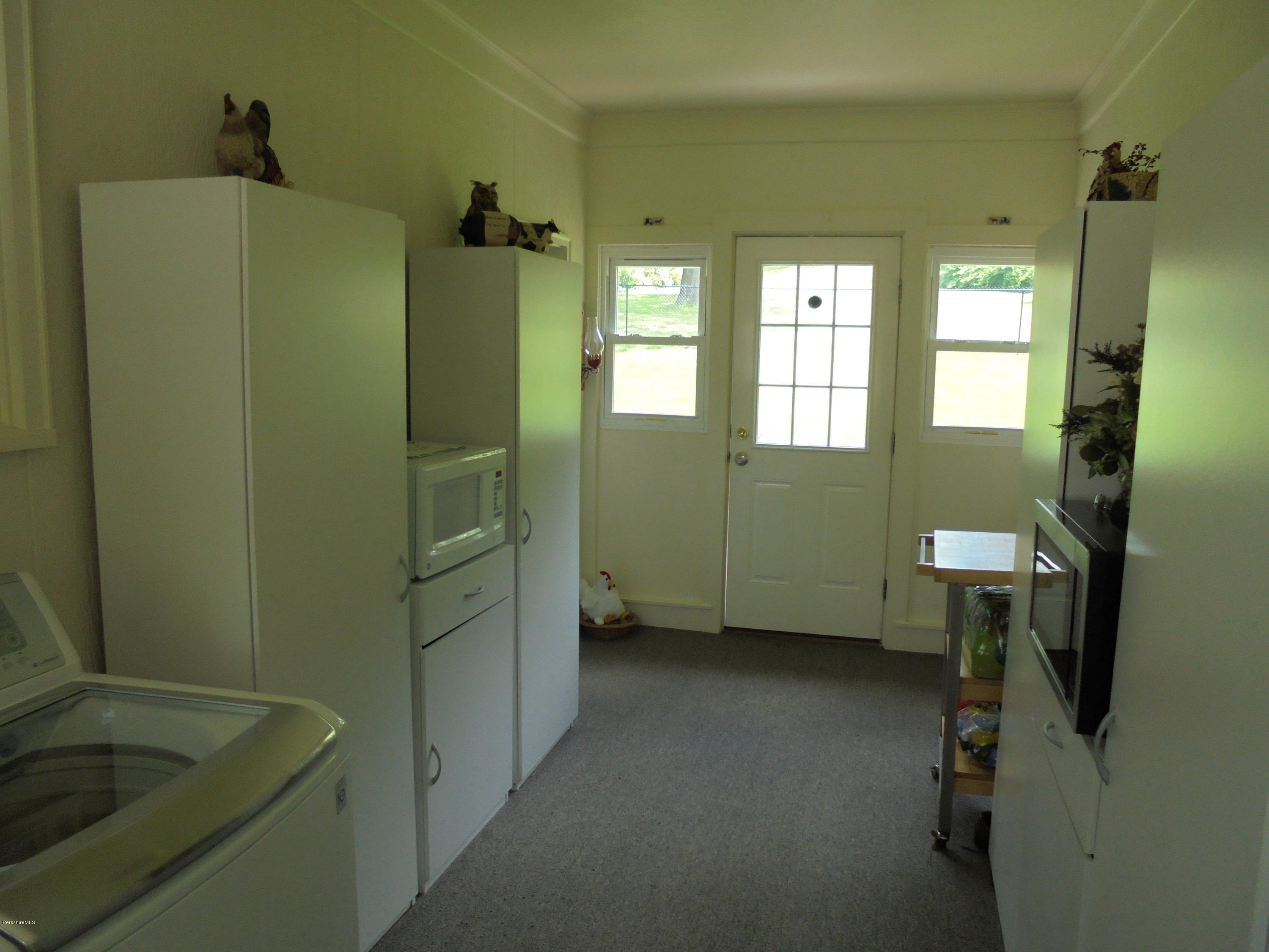 562 Pecks Road Pittsfield, MA 01201 - Photo 5 of 21 2017-06-01 12.39.47