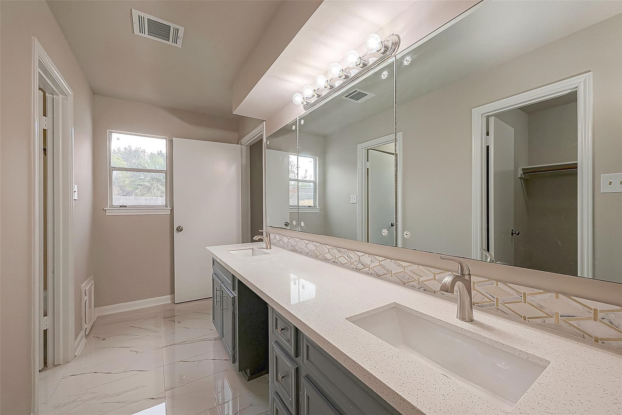 10811 Villa Lea Lane Houston, TX 77071 - Photo 29 of 34 a bathroom with a sink and a mirror