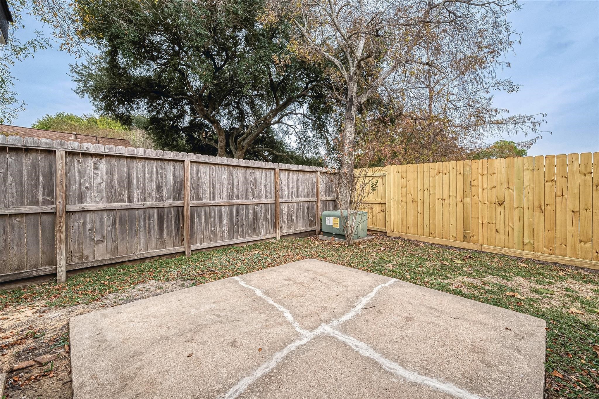 10811 Villa Lea Lane Houston, TX 77071 - Photo 34 of 34 a backyard of a house with wooden fence