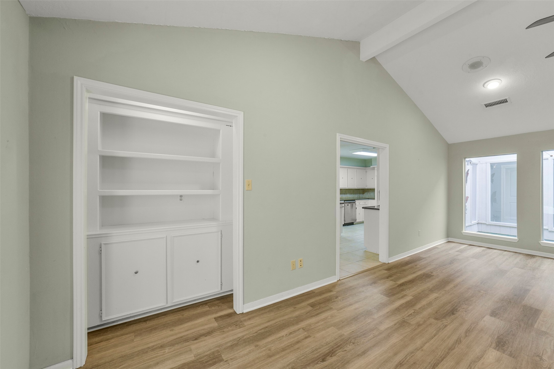 8343 Waynemer Way Houston, TX 77040 - Photo 7 of 38 Custom built ins