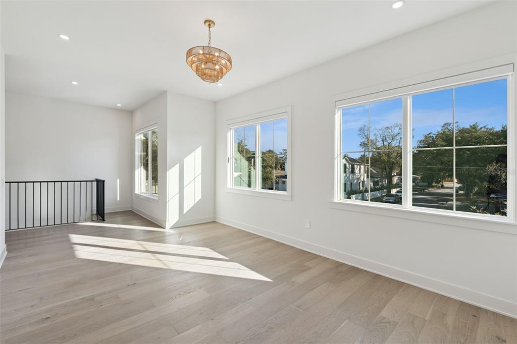 35 West Hazel Street Orlando, FL 32804 - Photo 26 of 60 a view of an empty room with a window