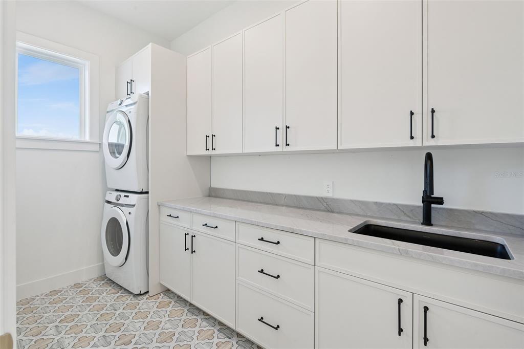 35 West Hazel Street Orlando, FL 32804 - Photo 37 of 60 a kitchen with a white cabinets and a sink