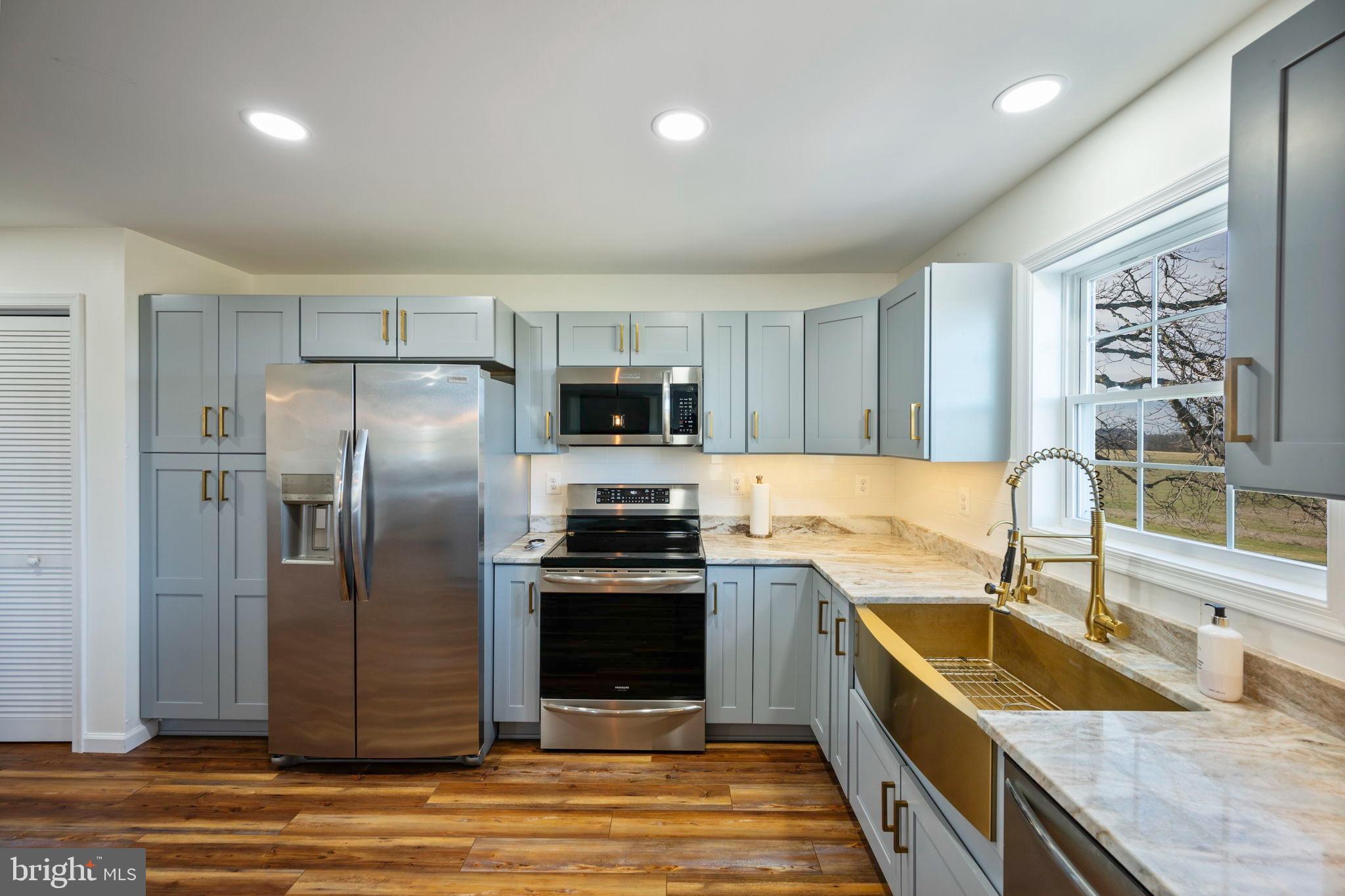 118 South Clear Ridge Road New Windsor, MD 21776 - Photo 14 of 44 a kitchen with stainless steel appliances granite countertop a sink stove and refrigerator