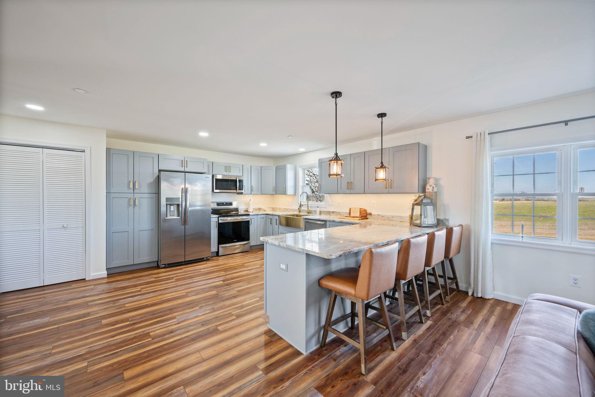 118 South Clear Ridge Road New Windsor, MD 21776 - Photo 17 of 44 a large kitchen with a table and chairs