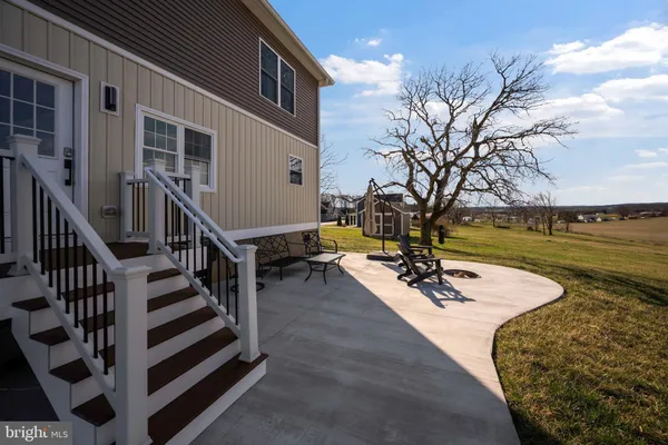 a view of a swimming pool with house