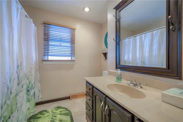 $500,000 | 25401 Lone Pine Drive, Cleveland, MO 64734