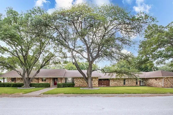 $499,000 | 1401-1403 South Pine Street, Brady, TX 76825