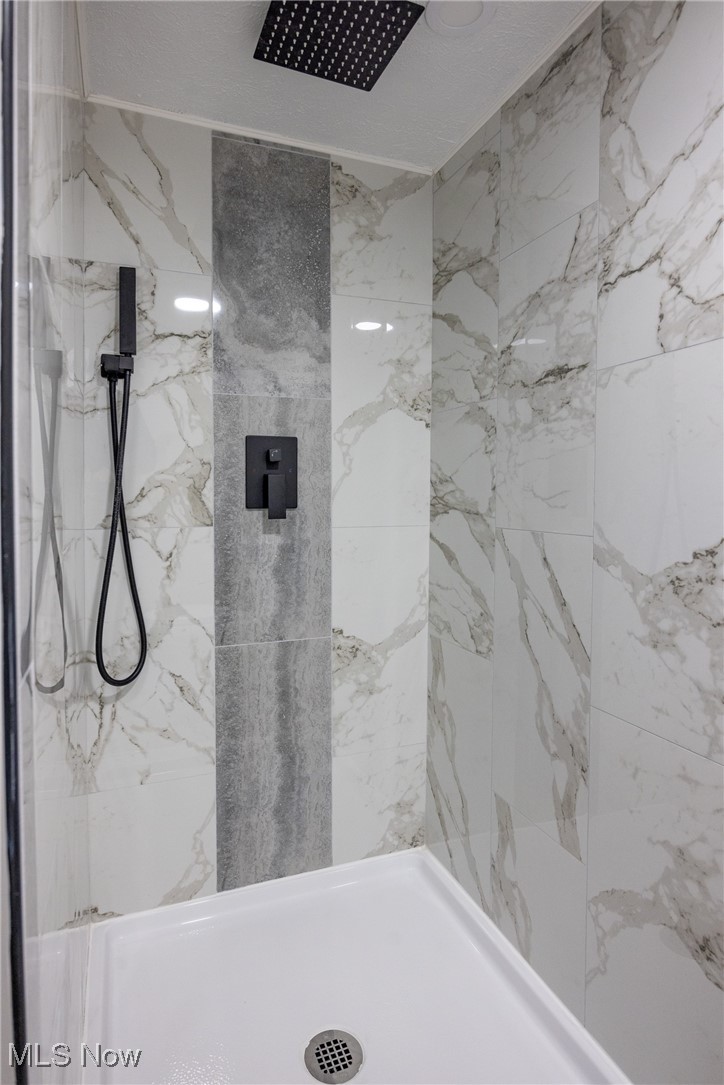 3963 Lansdale Road Cleveland, OH 44118 - Photo 46 of 50 Gallery Image 46