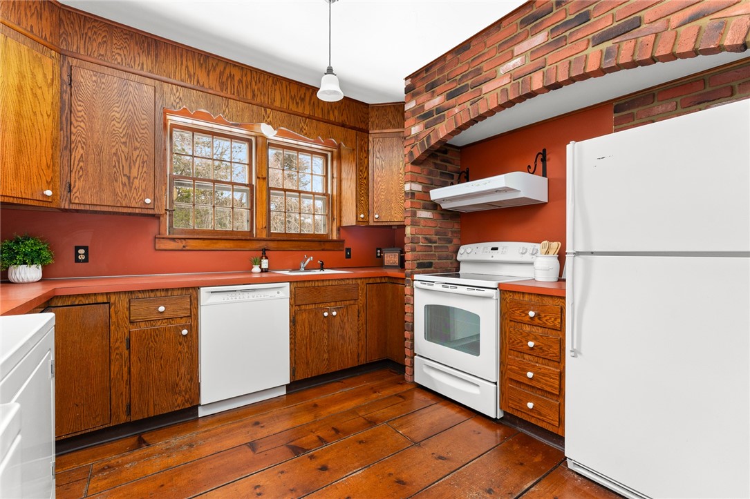 2 Ridge Road Westerly, RI 02891 - Photo 16 of 41