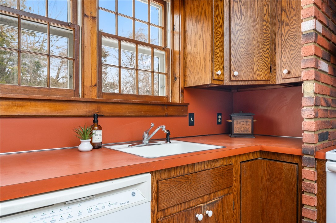 2 Ridge Road Westerly, RI 02891 - Photo 18 of 41