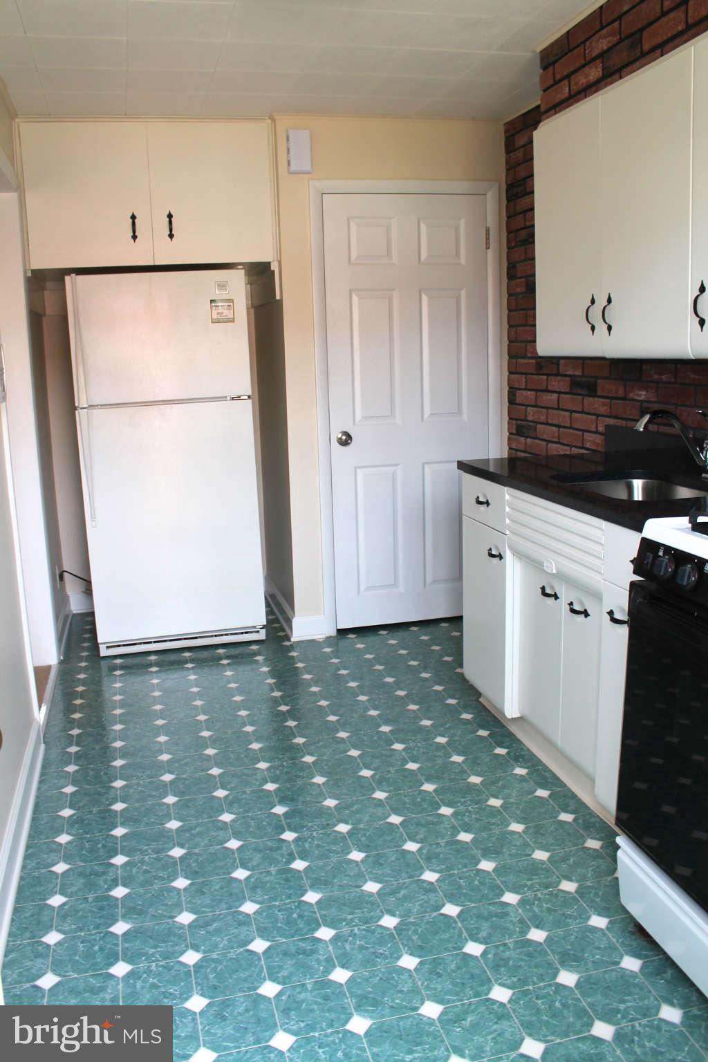 1318 Deanwood Road Baltimore, MD 21234 - Photo 3 of 16 Kitchen