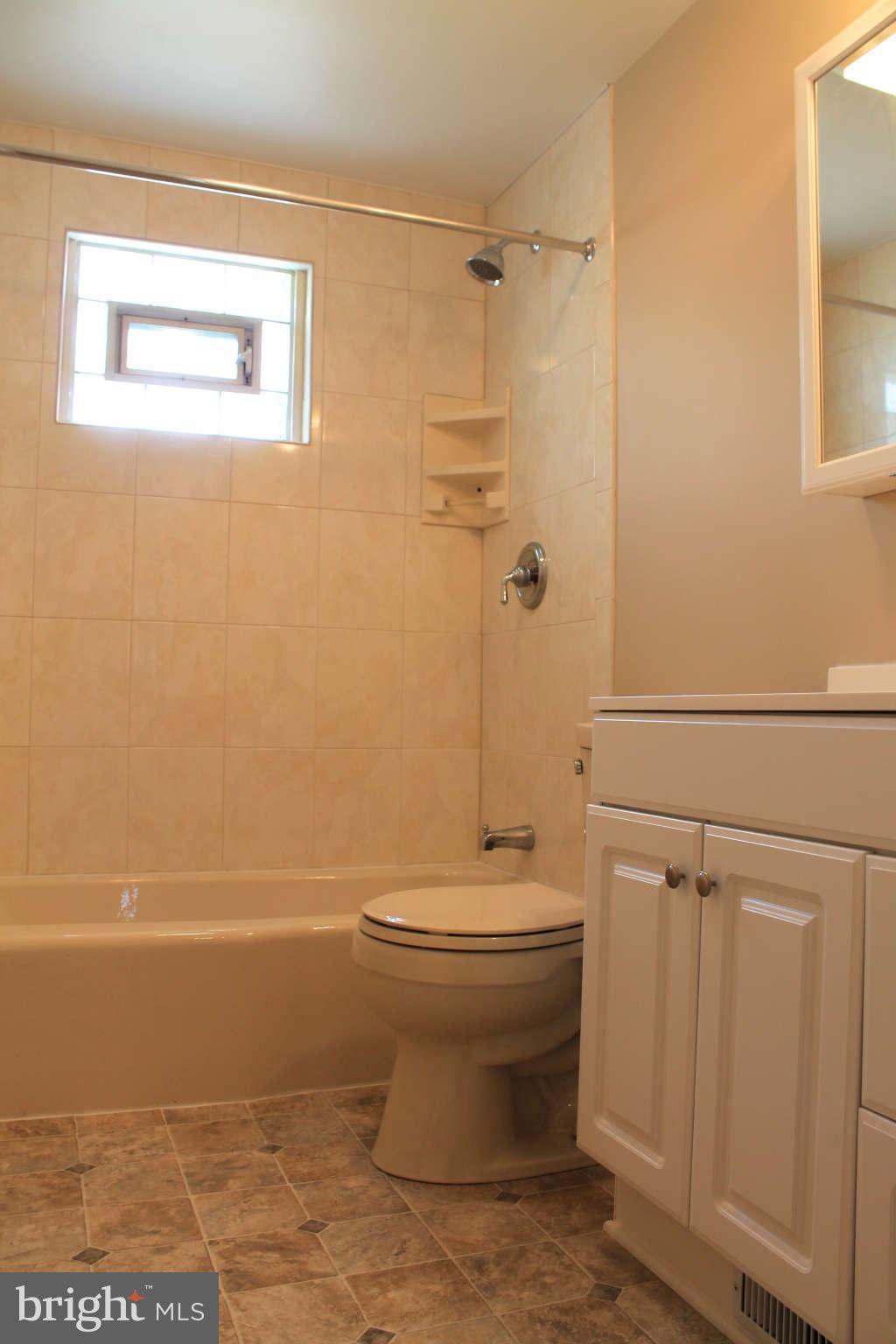 1318 Deanwood Road Baltimore, MD 21234 - Photo 8 of 16 Bath