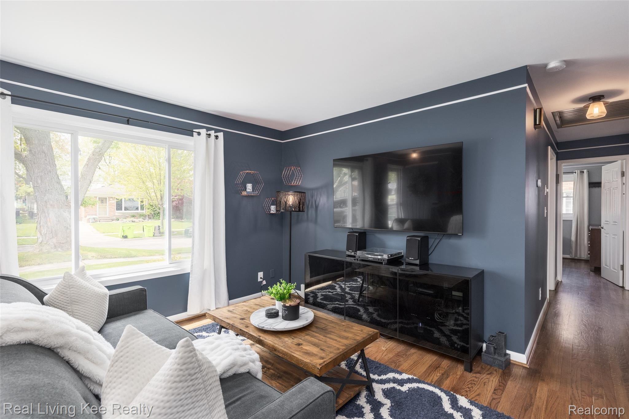 1330 Sycamore Drive Rochester, MI 48307 - Photo 5 of 31 bluewall-3.jpg