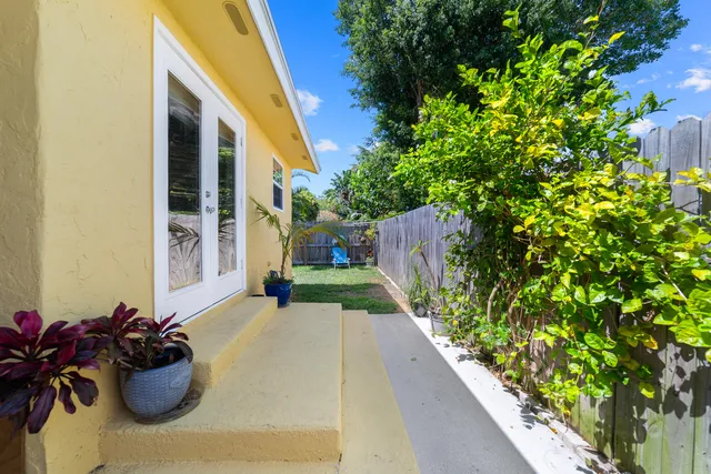 a view of a garden with patio