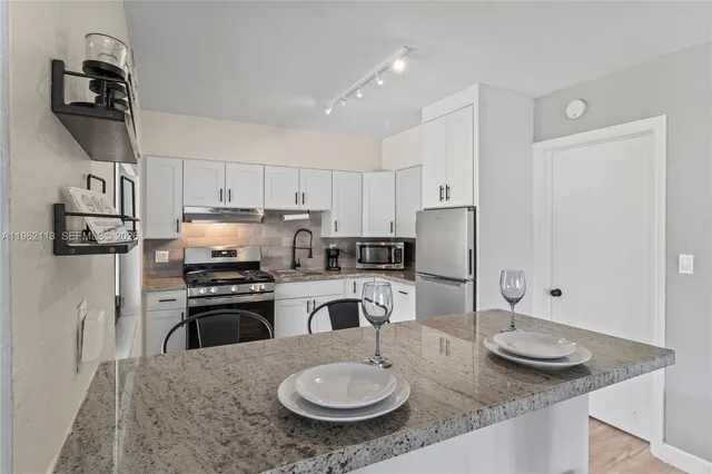 $2,250 | 715 Northeast 6th Street, Unit 1, Hallandale Beach, FL 33009