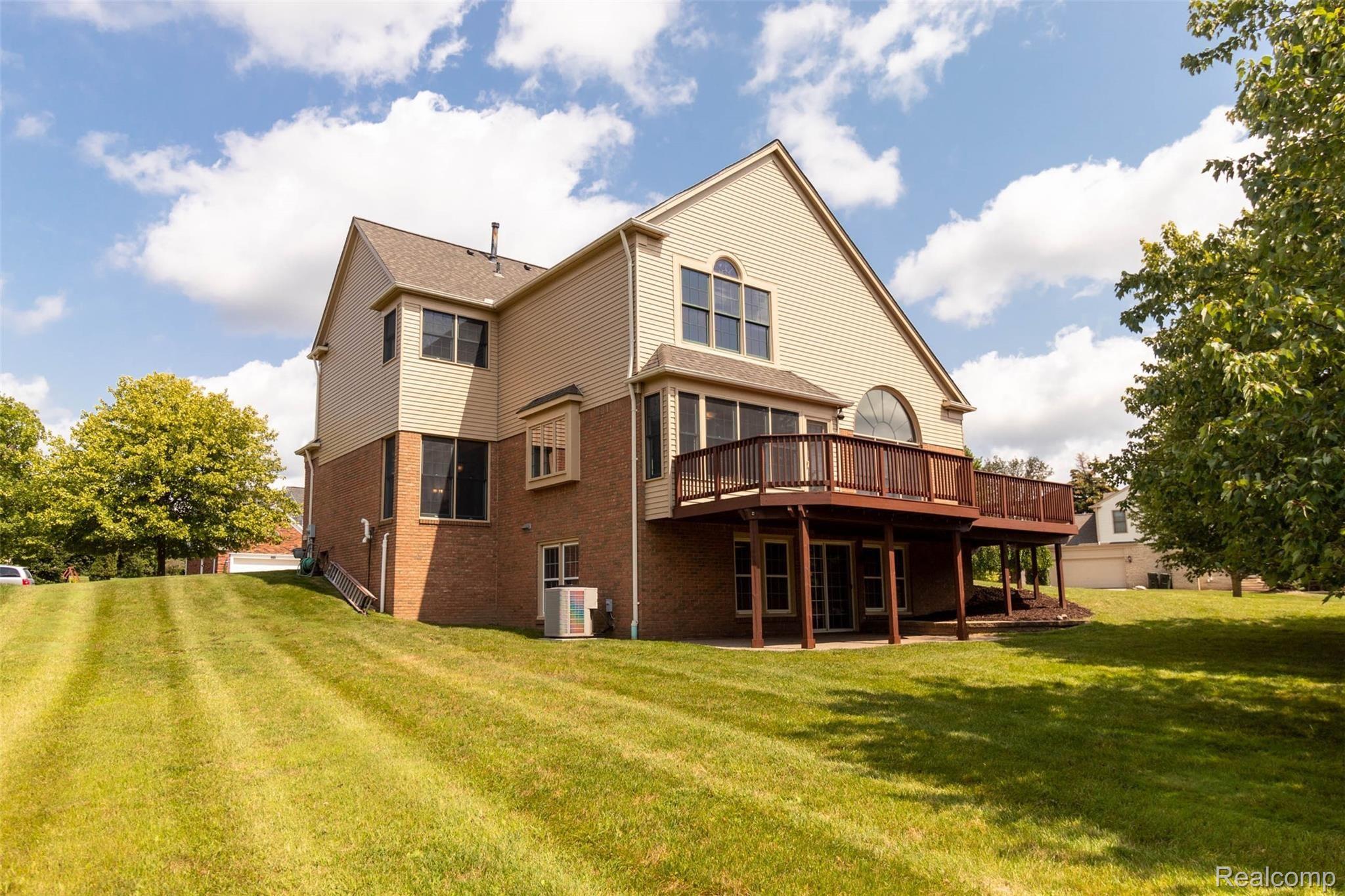 2399 Pleasant View Drive Rochester, MI 48306 - Photo 55 of 57 yard (3).jpg