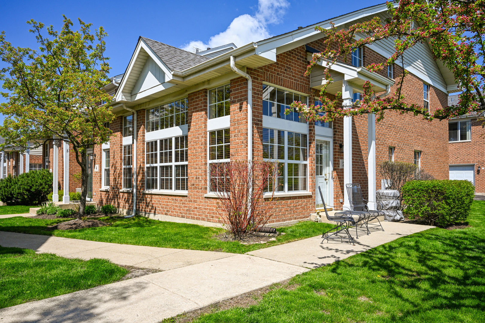 2 Dewalt Court Elmhurst, IL 60126 - Photo 1 of 26