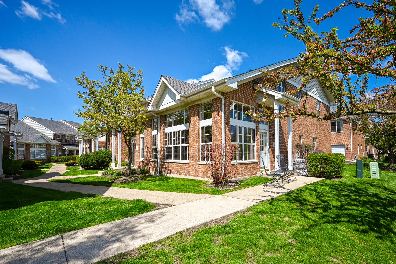 2 Dewalt Court Elmhurst, IL 60126 - Photo 2 of 26