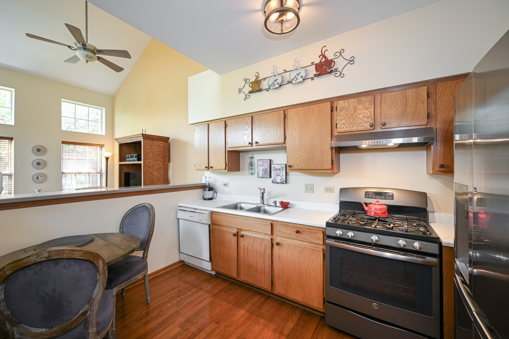 2 Dewalt Court Elmhurst, IL 60126 - Photo 9 of 26