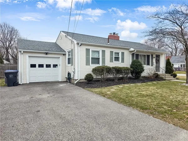 $3,200 | 10 Brayton Avenue, East Providence, RI 02916