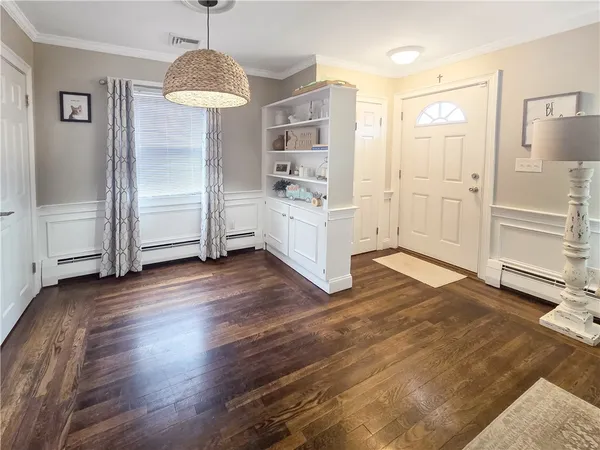 $3,200 | 10 Brayton Avenue, East Providence, RI 02916