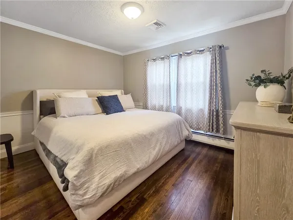 $3,200 | 10 Brayton Avenue, East Providence, RI 02916