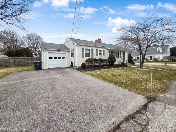 $3,200 | 10 Brayton Avenue, East Providence, RI 02916