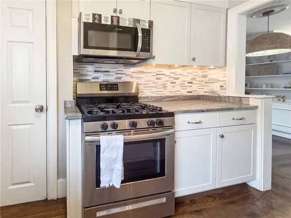 $3,200 | 10 Brayton Avenue, East Providence, RI 02916