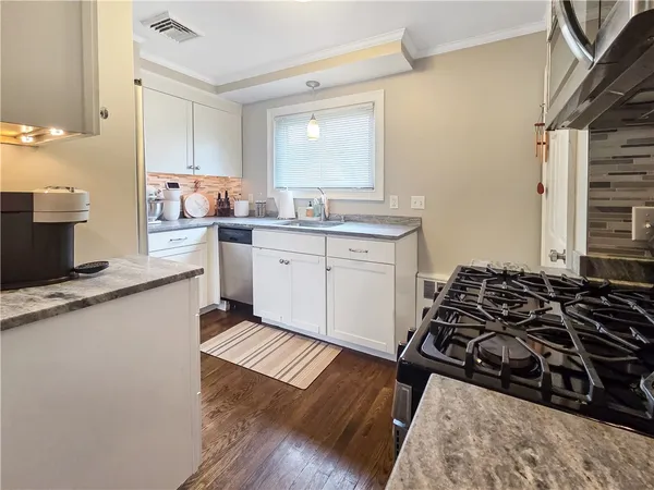 $3,200 | 10 Brayton Avenue, East Providence, RI 02916