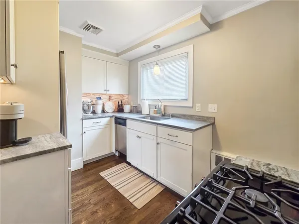 $3,200 | 10 Brayton Avenue, East Providence, RI 02916