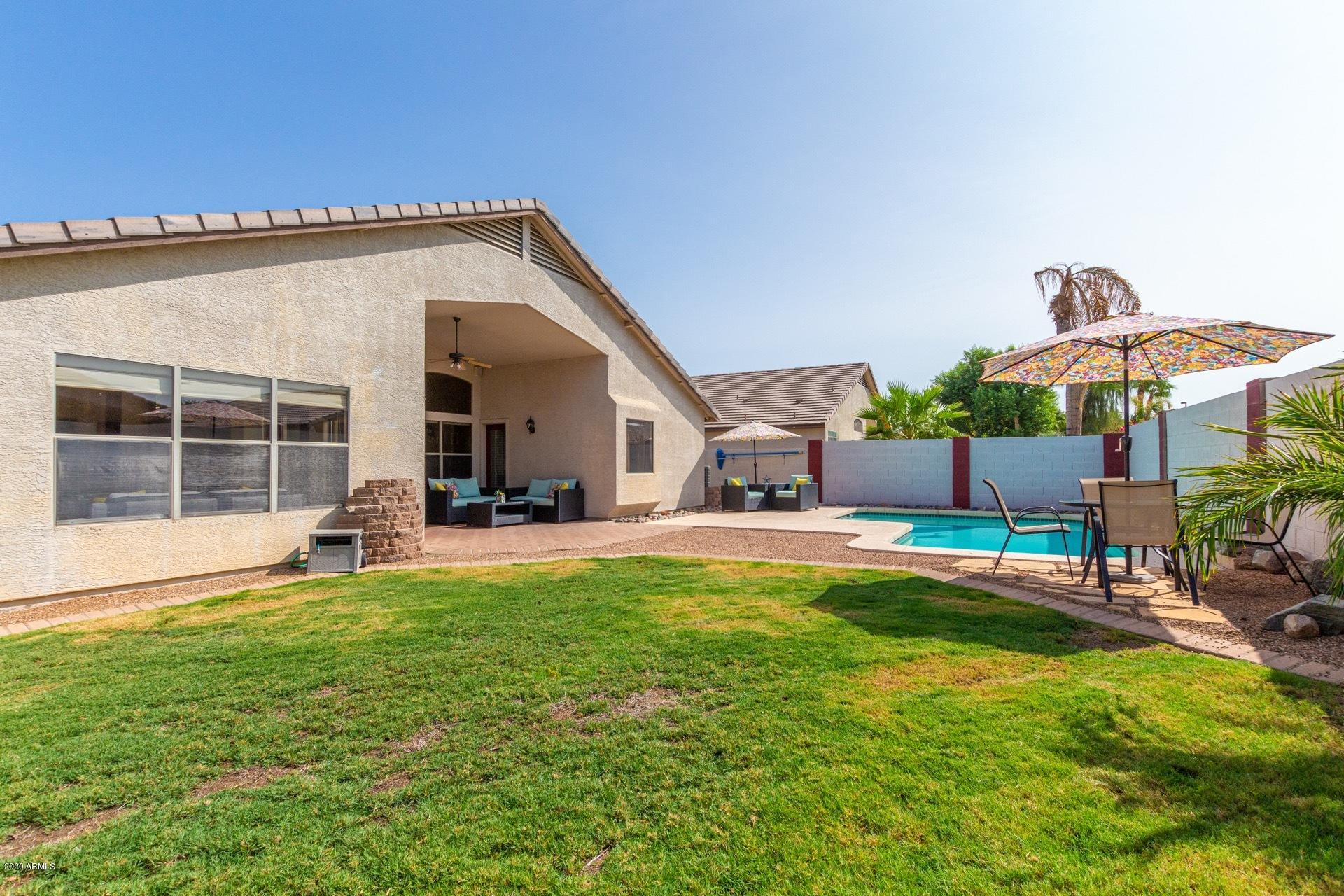 2125 East Smoke Tree Road Gilbert, AZ 85296 - Photo 3 of 26 0027-Smoke tree (27)