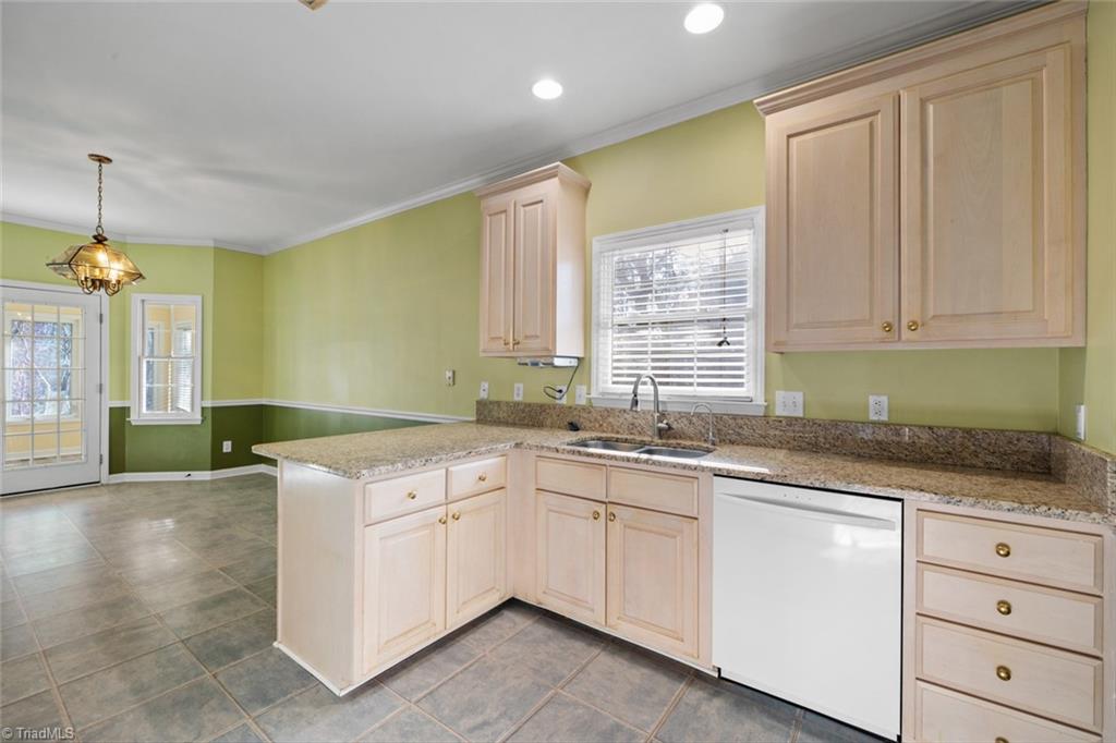 4202 Jeffrey Ln Point High Point, NC 27265 - Photo 12 of 47