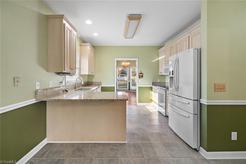 4202 Jeffrey Ln Point High Point, NC 27265 - Photo 13 of 47