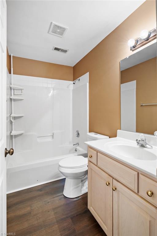 4202 Jeffrey Ln Point High Point, NC 27265 - Photo 30 of 47 Upper Full Bath